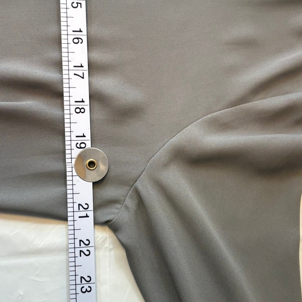 Susan Graver Womens Gray Peplum Back Button Down Blouse Size 8 Long Sleeve Top - Picture 8 of 11
